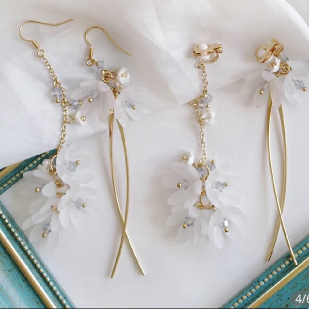 White Flower Long Earrings
